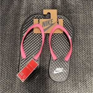 Womens Nike Flip flops Sz 10